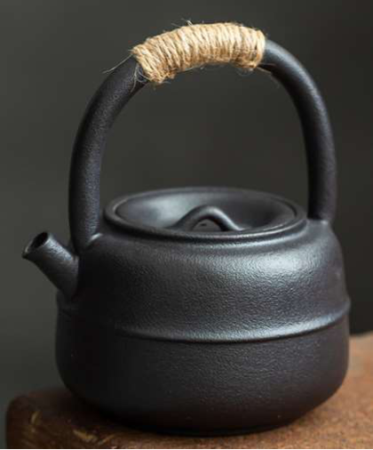 Japanese Ceramic Teapot – Elegant High-Quality Design